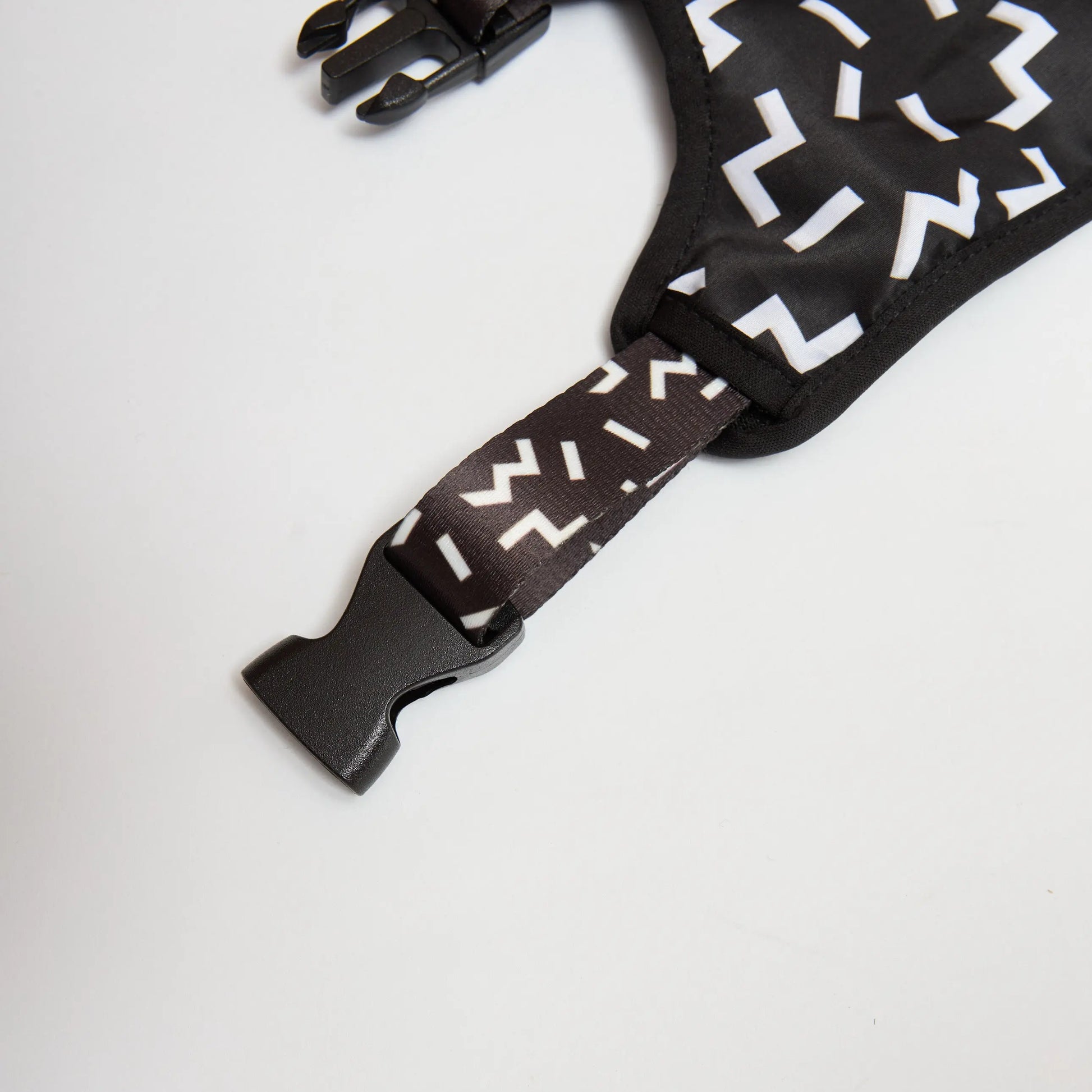 Pechera para mascotas Serenity Black Frida Pets