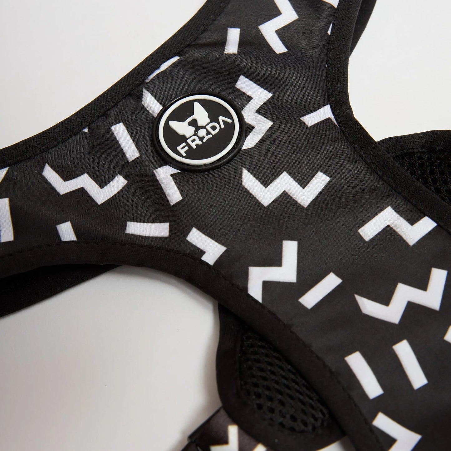 Pechera para mascotas Serenity Black Frida Pets